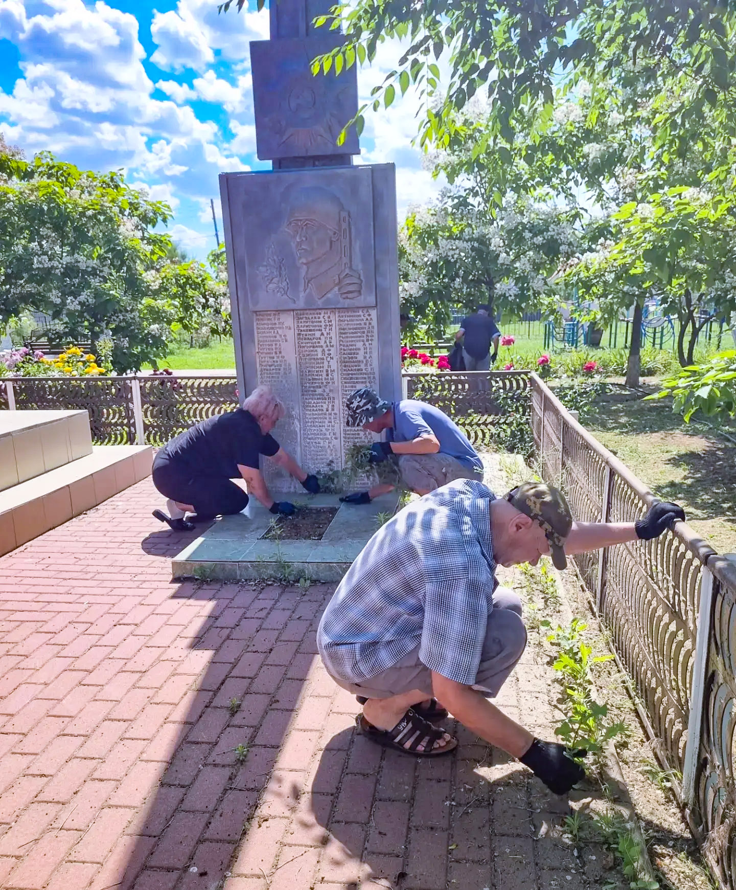 🎖️ Субботник под девизом «Никто не забыт, ничто не забыто» 🎖️